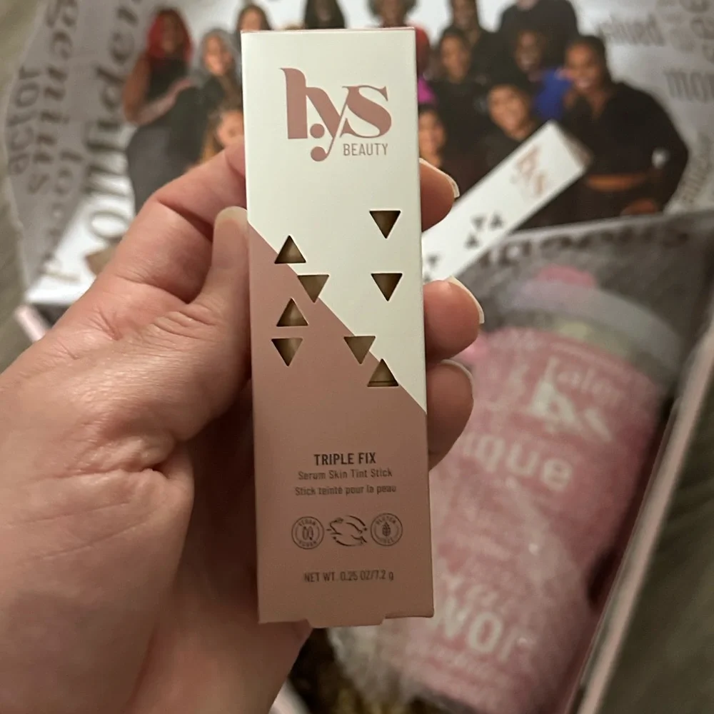 LYS Beauty Bundle Shade MN1 Concealer & skin tint MN1